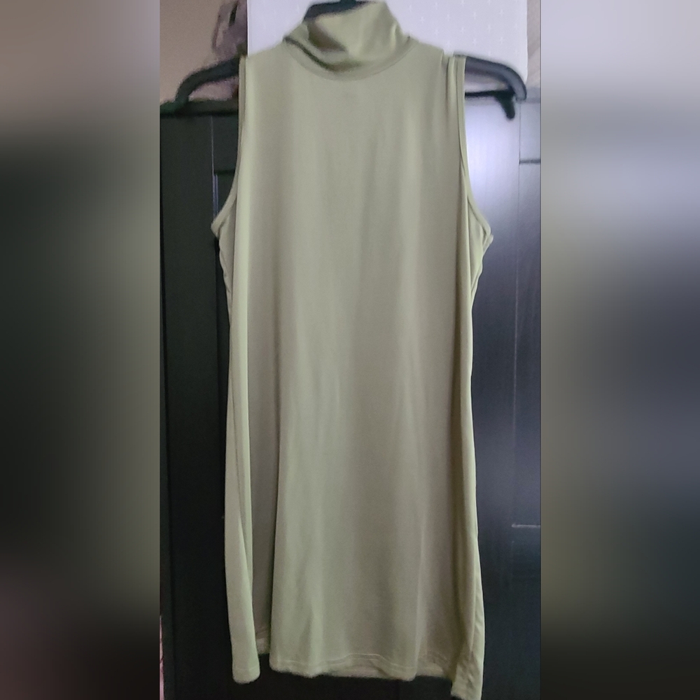 Sleeveless silky dress
